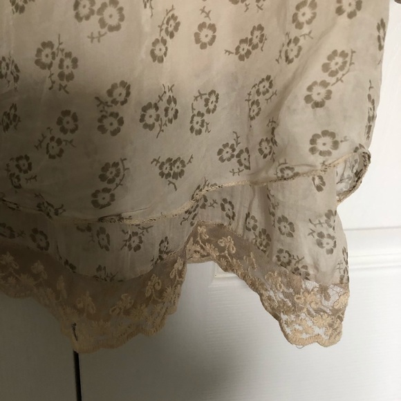 Italian silk romantic blouse - Picture 5 of 6